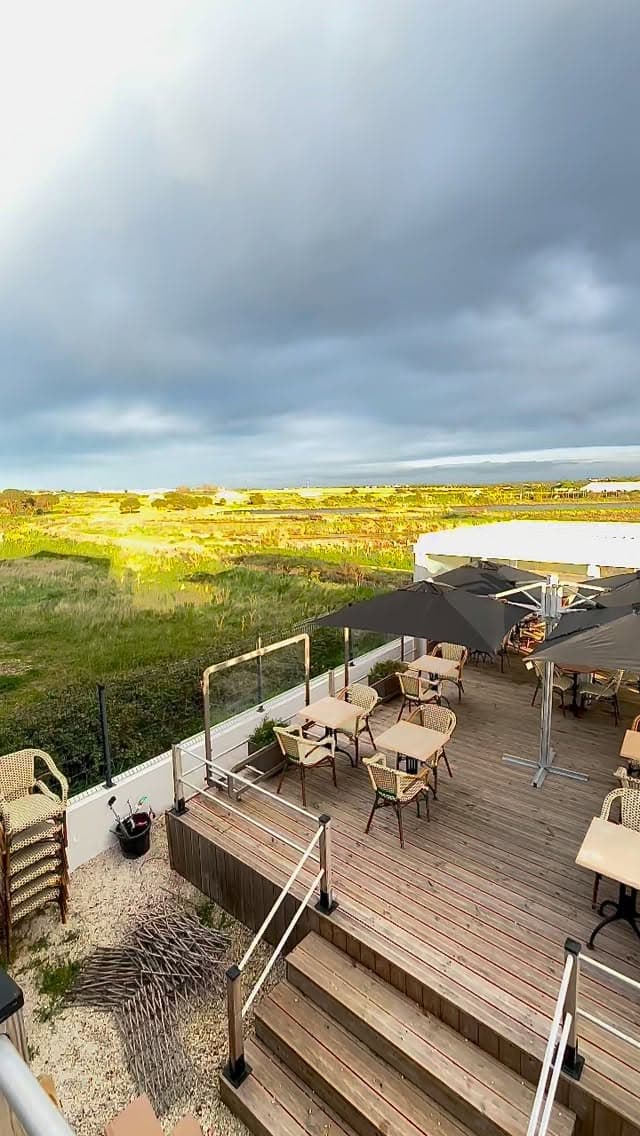 Terrasse de la Cabane 135 — vue sur les marais